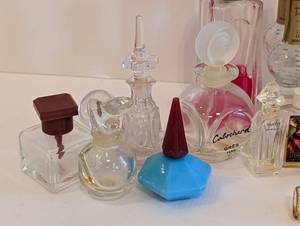 lot 38 image: Assorted Miniature Vintage Perfume Bottles
