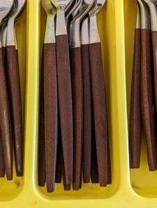 lot 40 image: Vintage Ekco Eterna Faux Wood Handle Flatware