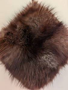 lot 48 image: Fox Fur Hand Warmer