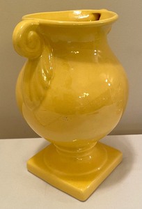 lot 96 image: Vintage Double Handled Lovely Yellow Vase by Stangl