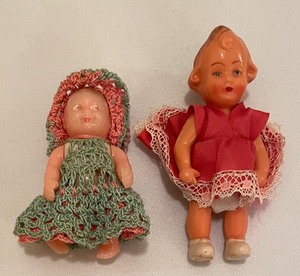 lot 97 image: Vintage Petite Plastic Dolls