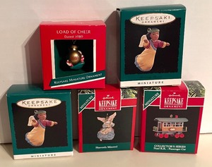 lot 109 image: Hallmark Keepsakes Ornaments