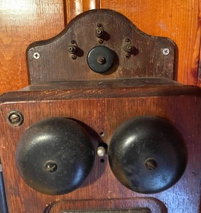 lot 17 image: Antique Wall Mount Telephone
