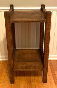 lot 117 image: Wooden Arts and Crafts Style Petite Table