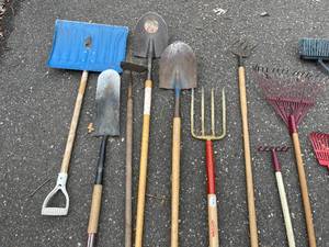 lot 154 image: Long Handled Tools