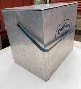 lot 163 image: Vintage Winnona Cold Carry Metal Cooler