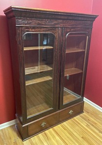 lot 2 image: Vintage Double Door Glass Front Cabinet