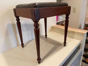 lot 251 image: Vintage Padded Stool With Storage