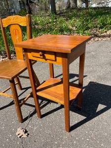 lot 279 image: Wooden Accent Table and Chair