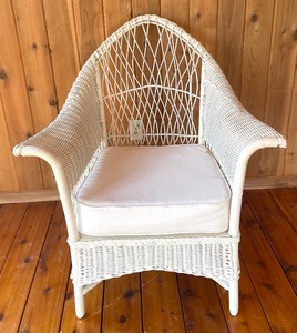 lot 293 image: Vintage White Wicker Chair