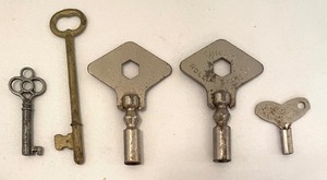 lot 305 image: Vintage Keys