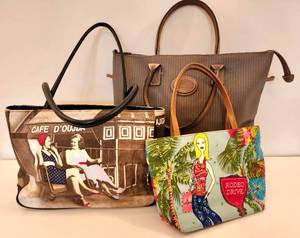 lot 247 image: Cute Tote Grouping