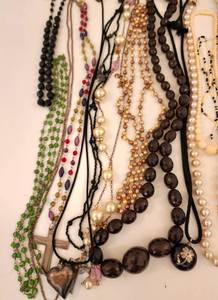 lot 280 image: Selection of Beaded Necklaces