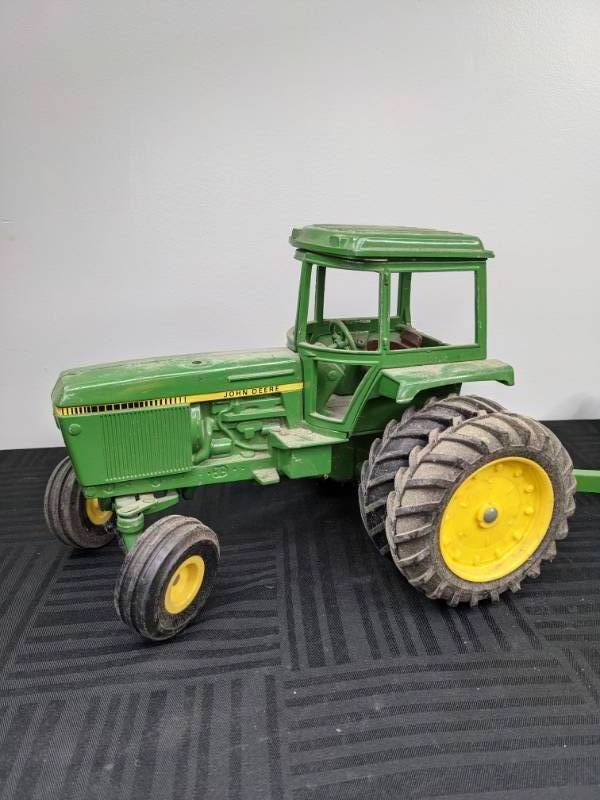lot 28A image: Vintage John Deere Tractor with Flex Disk Toy Z