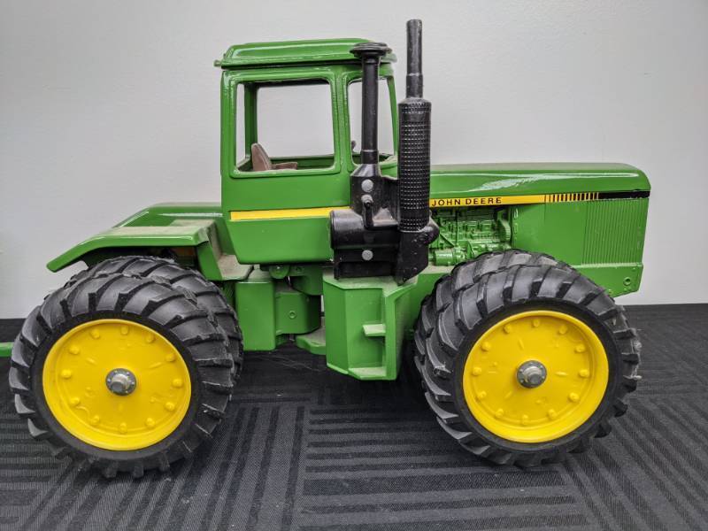 lot 27A image: Vintage John Deere Tractor and Wagon Toy Z
