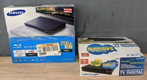 lot 172 image: Samsung Blu Ray Disc Player and Apex Digital TV Converter Box  R