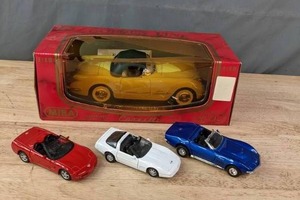 lot 208A image: Lot of 4 Corvette Model Cars (138 and 118 Scale) J