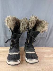 lot 71A image: Sorel Womens Size 9 Joan Of Arctic Boots J