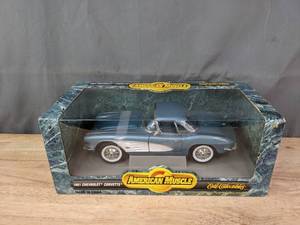 lot 202A image: NEW Ertl American Muscle 1961 Chevrolet Corvette Die Cast Car J