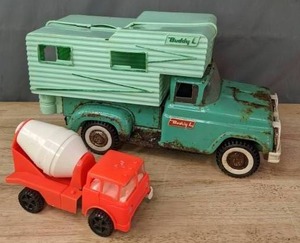 lot 45 image: Vintage Toy Cement Mixer and Toy Buddy L Truck with Camper Top  J