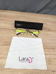 lot 102A image: New Lara D Glasses with Display Lenses  L