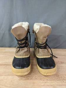lot 92A image: Sorel Mantou Furry Lined Lace Up Boots, Womens Size 8 J