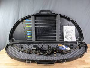 lot 3 image: Pro Vantage Hunter Bow with Arrows and Field Locker Bow & Accessory Case  J