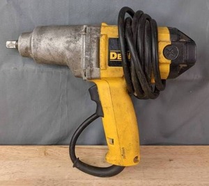 lot 61A image: DeWalt DW290 12 Impact Wrench G