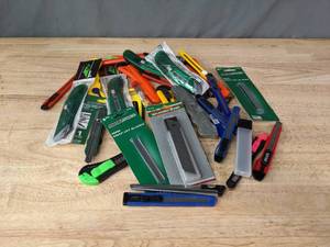 lot 259A image: Assorted Snap-off Utility KnivesCutters and Blades R