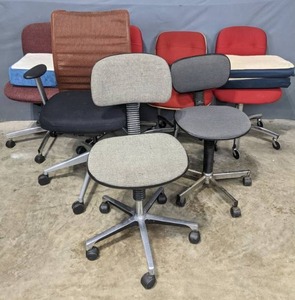 lot 273 image: Various DeskComputer Chairs on Wheels R