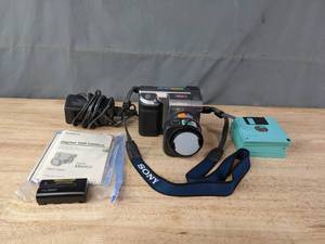 lot 274A image: Vintage Sony MVC-FD91 Mavica 0.8MP Digital Camera with 14x Optical Zoom R
