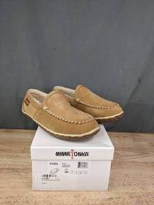lot 36A image: New Minnetonka Mens Size 9M Tilden Moccasins  W