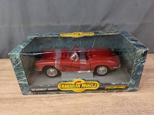 lot 82B image: NEW Ertl American Muscle 1962 Chevrolet Corvette Die Cast Car J