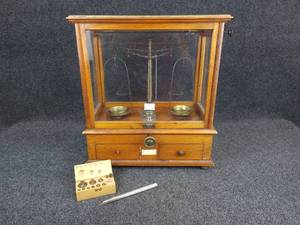 lot 405 image: Antique Chicago Laboratory Gold  Apothecary Scale - Includes Full Weight Set - NO SHIPPING