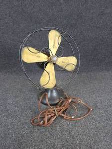 lot 409 image: Antique Emerson Northwind 10 3-Speed oscillating Electric Fan - Needs New Cord - Untested