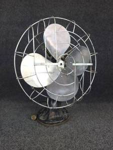 lot 401 image: 1940s HUNTER ZEPHAIR 16 3-Speed Oscillating Fan - WORKS
