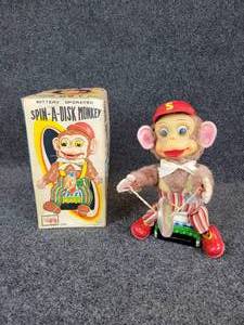 lot 418 image: Vintage S&E Tin Spin-A-Disk Monkey Battery Operated Toy with Original Box - WORKS, SEE VIDEO