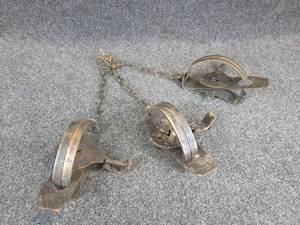 lot 422 image: (3) Vintage Oneida Jump #3 Traps