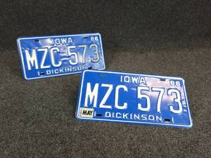 lot 430 image: Vintage Matched Pair of 1986 IOWA Dickinson License Plates