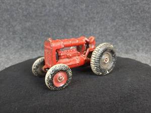 lot 467 image: Antique ARCADE Cast Iron Tractor