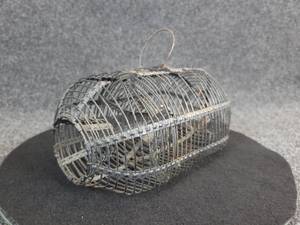 lot 464 image: Antique Wire Mouse Trap