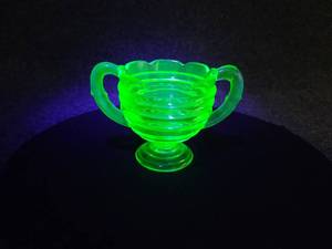 lot 497 image: Vintage URANIUM Glass Sugar Bowl
