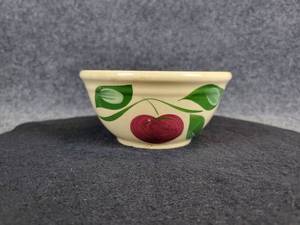 lot 494 image: Vintage WATT Pottery Bowl - Janssen Locker Buffalo Center IA
