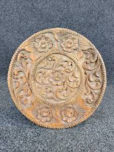 lot 520 image: Vintage Hand Carved Wood Circle
