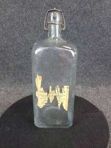 lot 541 image: Vintage United States Chemical Co. Glass Bottle