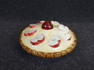 lot 586 image: Over & Back Inc Apple Pie Keeper