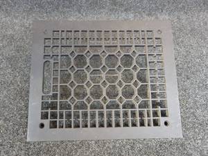 lot 589 image: Cast Iron Air Duct Grate