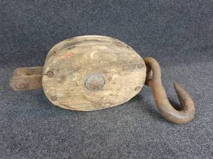 lot 532 image: LARGE Antique Wood & Steel Pulley - Approx. 25 Long Overall