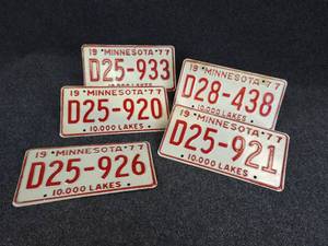 lot 539 image: (5) 1977 Minnesota Dealer License Plates