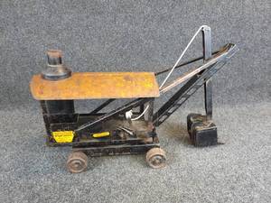 lot 552 image: 1920s KEYSTONE Pressed Steel Steam Shovel